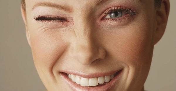 proč se trhá levé oko 