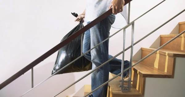 vyhoďte večer odpadky 