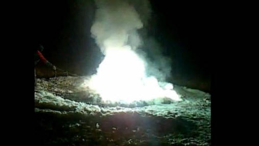 U Omska něco spadlo z nebe. Fotografoval hořící trychtýř.