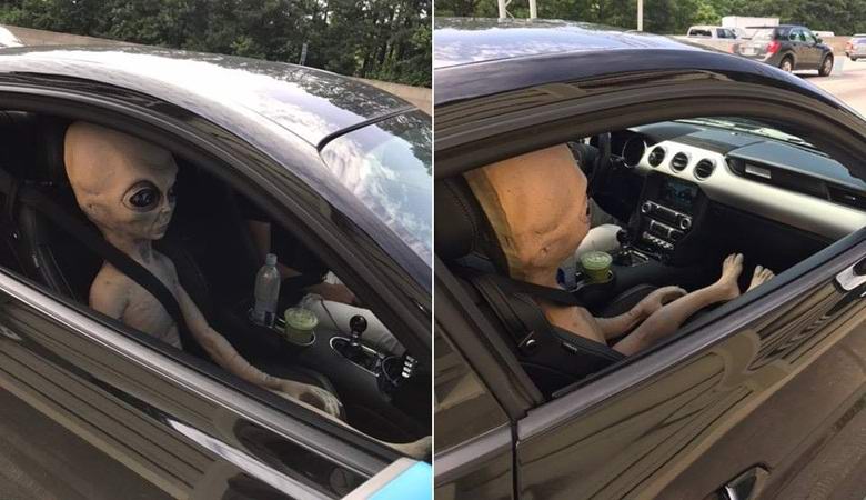 Policista zastavil auto s cizincem uvnitř