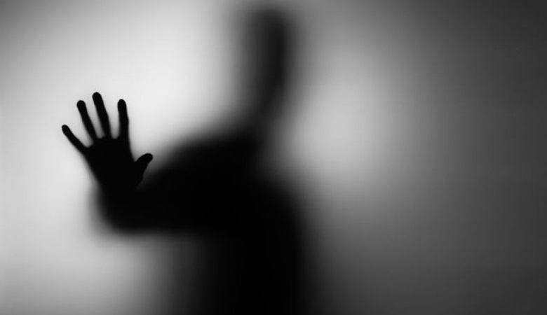 Poltergeist děsí žáky během třídy