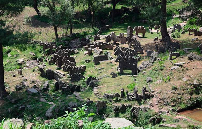 Úžasné sochy objevené v Himalájích