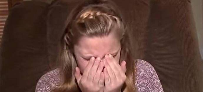 Neustále kýchající dívka