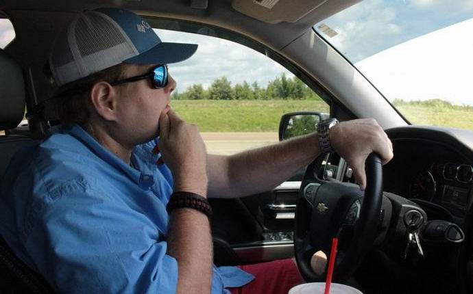 Hasič s transplantovanou tváří je zcela rehabilitován.