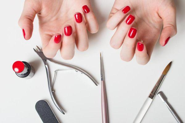 Známky o stříhání nehtů podle dne v týdnu 