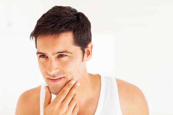 pupínek na bradě u mužů je znamením 