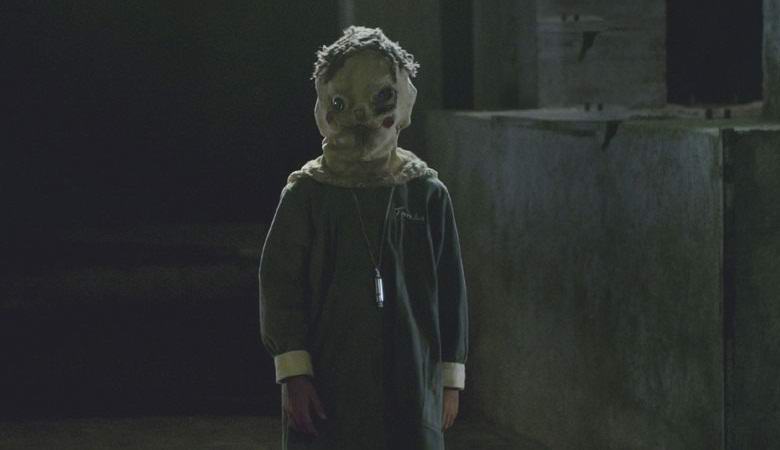 Strašidelný host navštívil narozeniny velšské dívky.