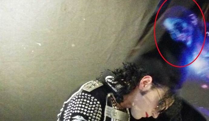 Duch Michael Jackson byl na fotce?