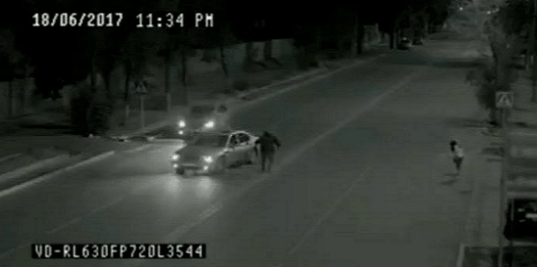 Duch otce zachránil dívku na silnici