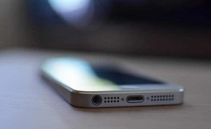 Duch se pokusil o přístup k americkému smartphonu