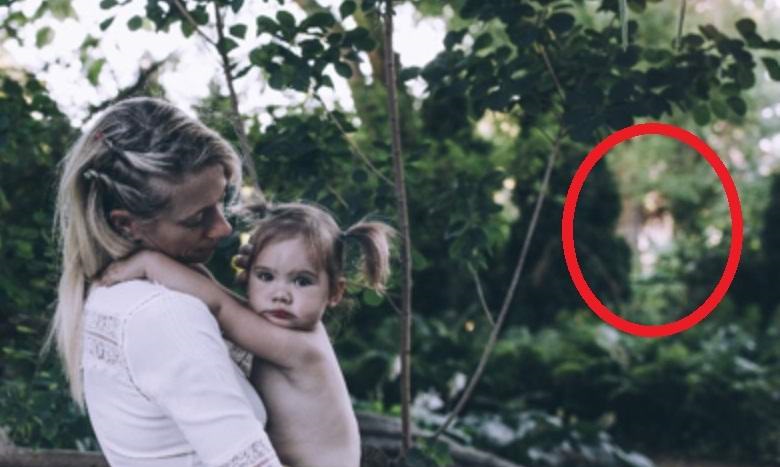 Na fotografii byl duch ženy v parku