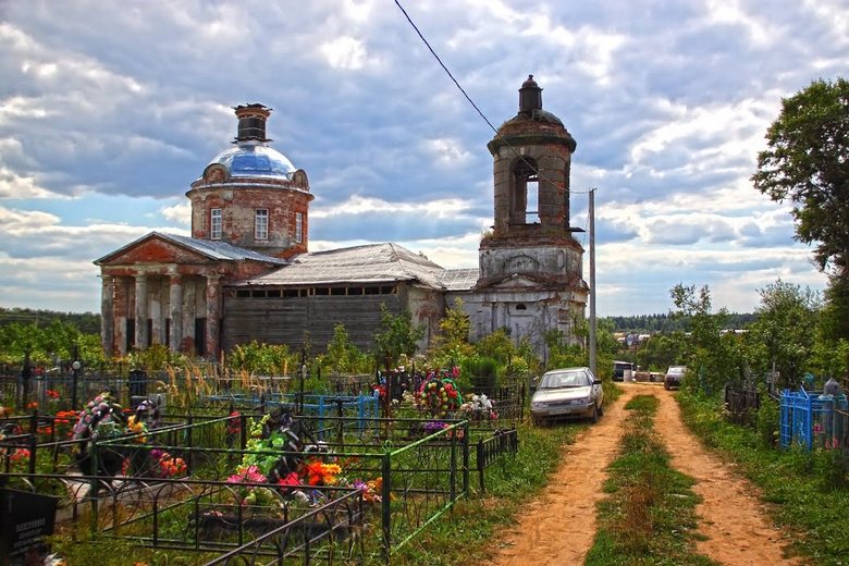 Procházka kolem hřbitova není tak neškodná, jak se zdá.