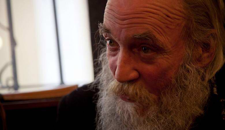 Nezvěstný 3letý muž postavil přistávací podložku pro UFO na příkaz cizinců