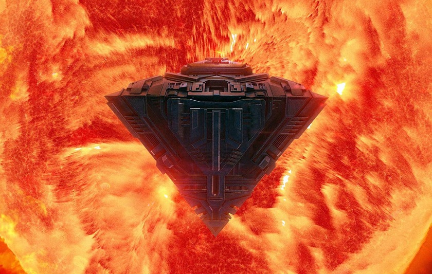 Obří loď letěla přímo ze slunce.