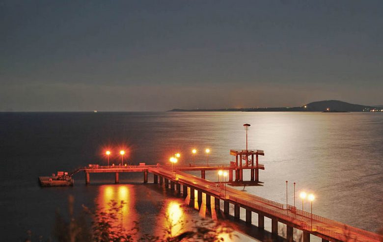 Pulzující objekt na noční obloze nad Černým mořem