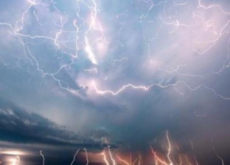 Došlo k ohlušující explozi a ... noc se změnila na den