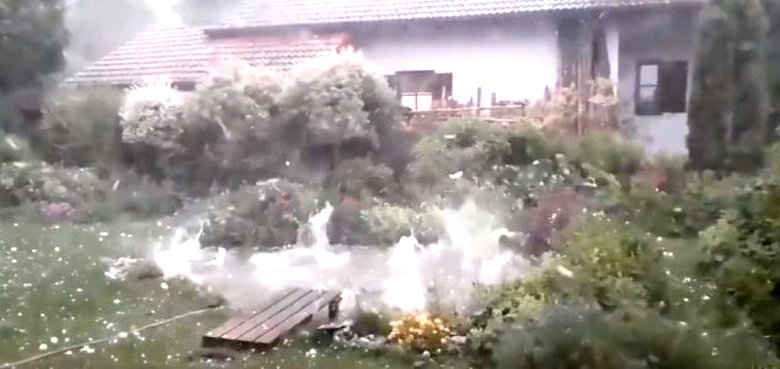 Destruktivní prvky - krupobití o velikosti tenisového míče kleslo v Německu