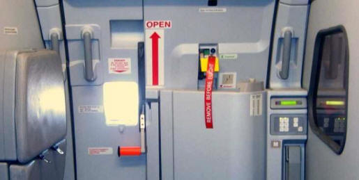 airbus-a319-letadlo-dveře-1