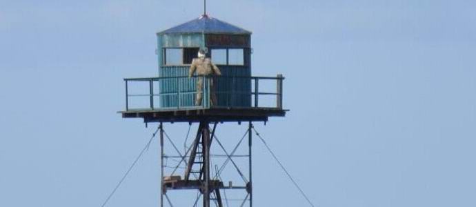 Ruská hranice s Čínou je střežena odvážným strašákem