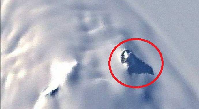 Rus objevil mimozemskou hvězdnou loď ve sněhu Antarktidy