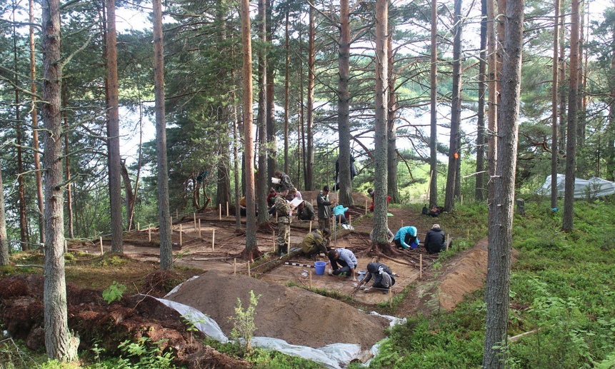 Z archeologického nálezu byla odstraněna tajná známka
