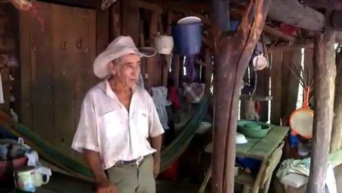 Salvadoran osmnáct let kopal záhadnou díru