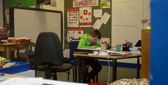 Nejvíce osamělý školák na planetě se náhle stal populárním.