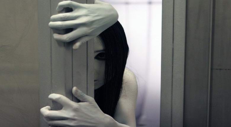 Fotografoval ducha přede dveřmi