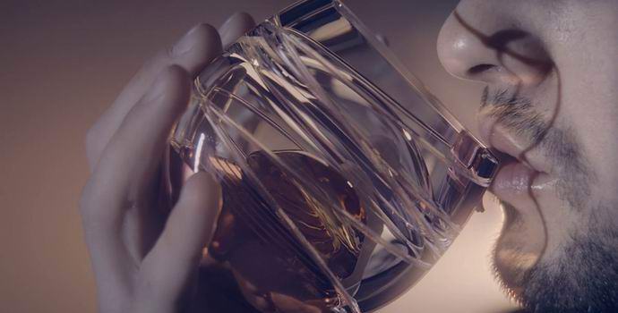 Skoti vymysleli sklenici na pití whisky v nulové gravitaci.