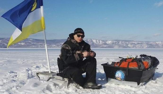 Sibiřan za měsíc prošel zamrzlým Bajkalem