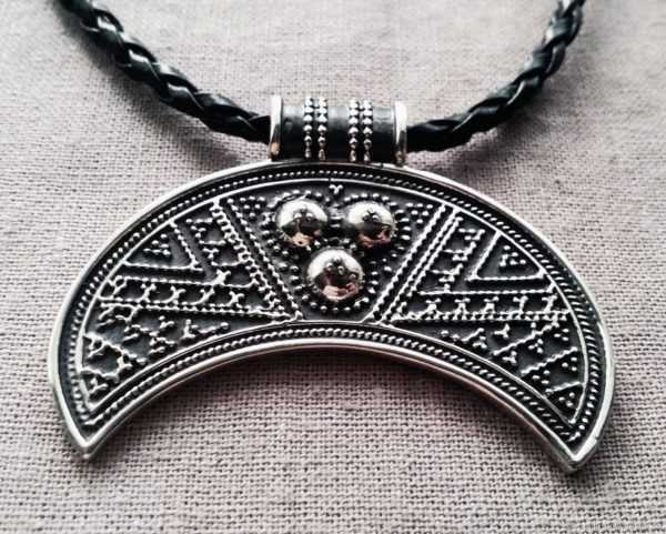 lunární amulet 