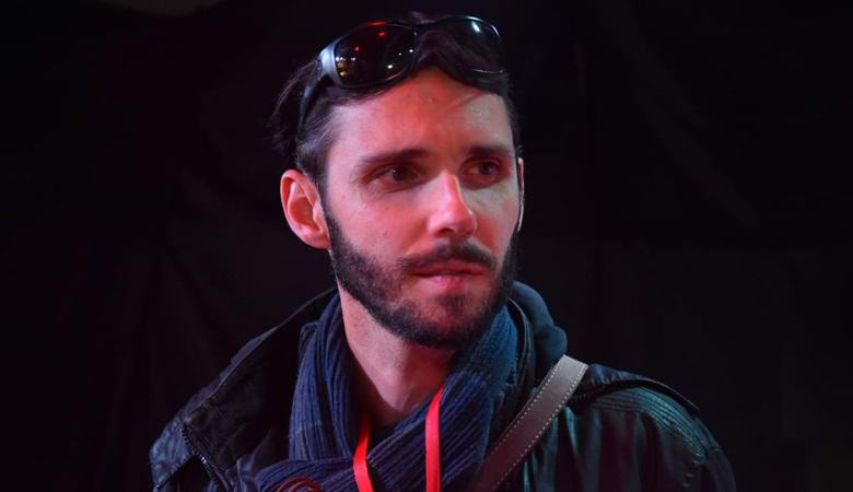 Slepý cestovatel nezávisle překoná největší solnou poušť