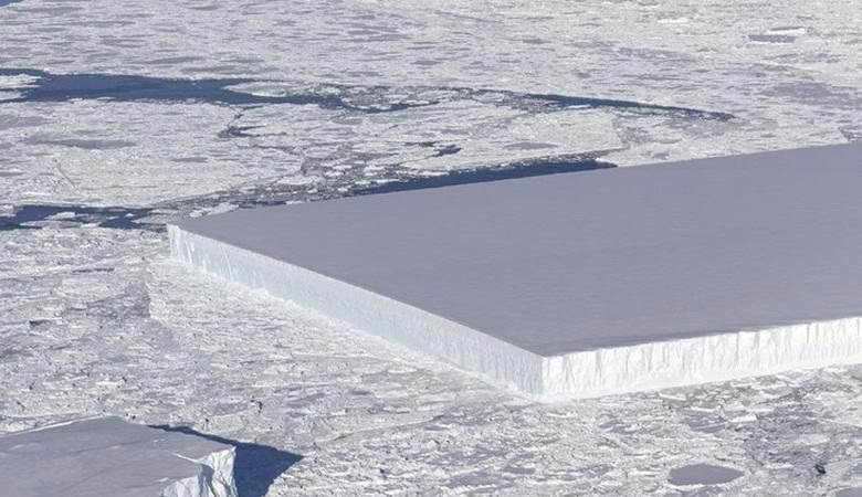 Snímek obdélníkového ledovce zasáhl internet