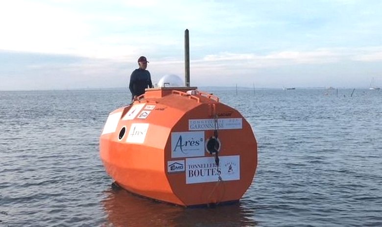 Oslavte Nový rok v sudu visícím v Atlantiku