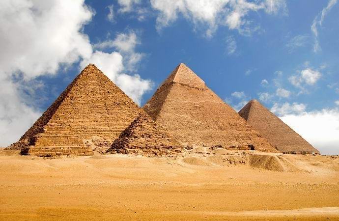 Mezi Velkými pyramidami v Gíze byl jedinečný čtvrtý