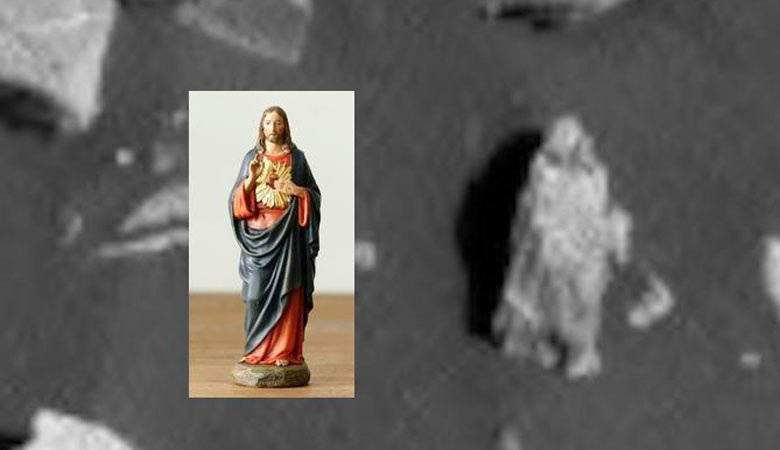 Figurka Ježíše Krista nalezená na Marsu