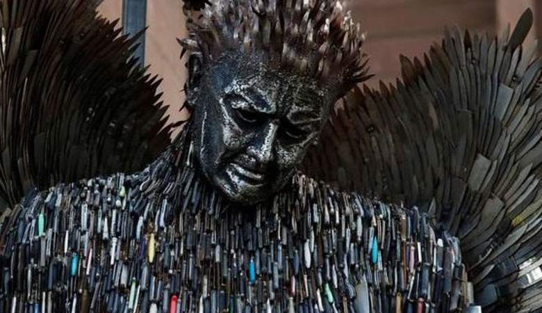 Socha anděla z nožů v Liverpoolu byla považována za špatný nápad