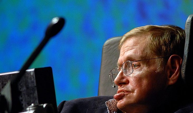 Stephen Hawking: Lidstvo nemůže žít tisíce let 