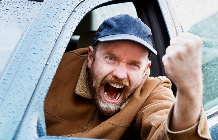 Náklady na auto a hrubost na silnicích mají spojení