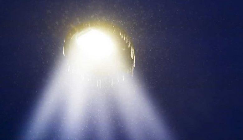 Podivná modrá světla na obloze nad hlavním městem Ruska