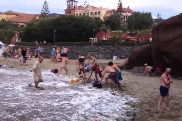 Na pláž v Oděse zasáhla zvláštní tsunami