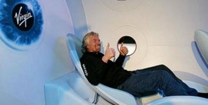 Staví se nová kosmická loď pro extrémní turisty