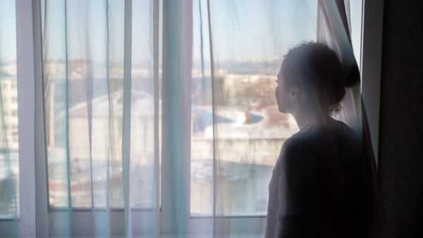 Podívejte se z okna, když probíhá pohřeb 