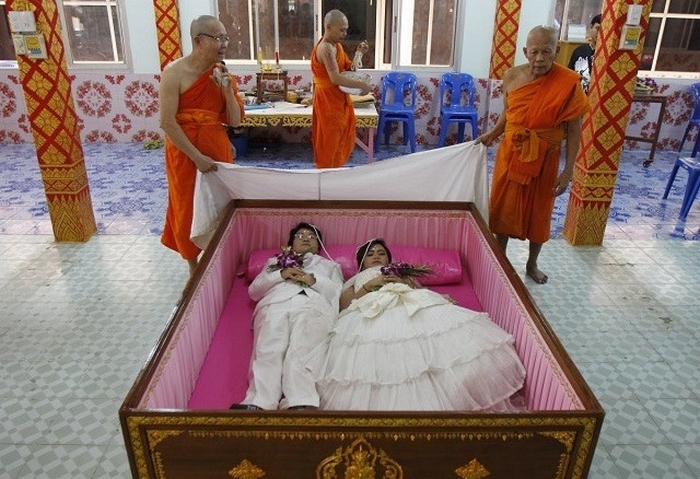 Svatba v rakvi - pocta módě nebo snaha o harmonii?