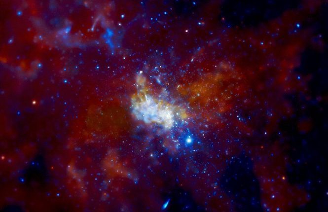 Aktivuje se supermasivní černá díra ve středu naší galaxie 