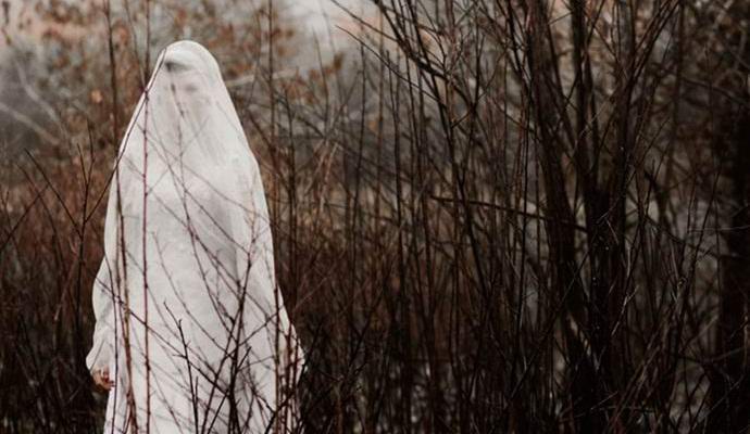 Záhadný duch se ukázal jako bláznivá žena, která utekla z psychiatrické léčebny