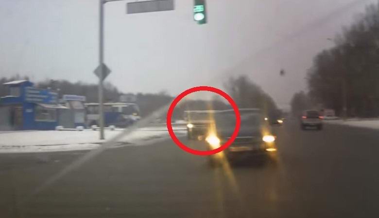 Teleportované auto zasáhlo video v Barnaulu
