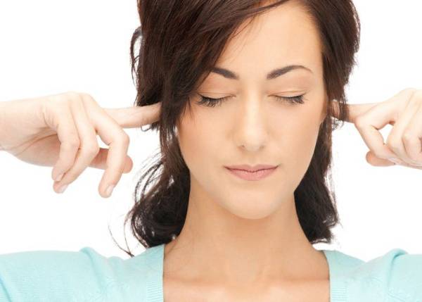 Tlumočení vyzvánění do levého nebo pravého ucha 