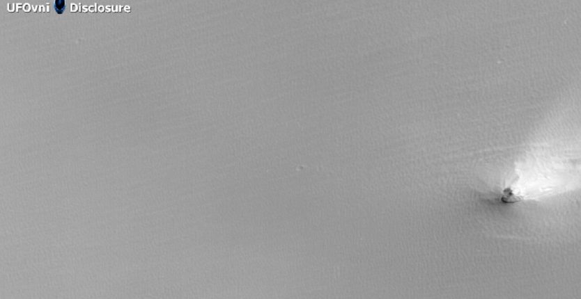 Trojúhelníkový objekt na Marsu: „Mimozemská loď“ nebo vlastnosti terénu? 