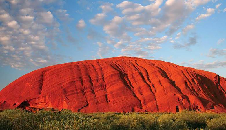Turist přinesl kousek Mount Uluru a tváří v tvář neznámému se rozhodl ho vrátit zpět.